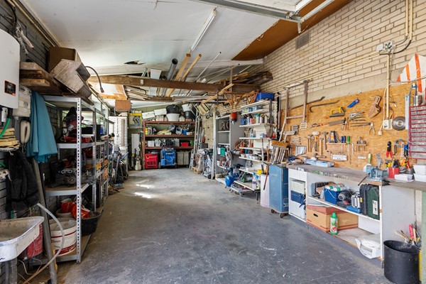 Photo - For sale: UNIQUE OPPORTUNITY! DETACHED, ABUNDANT SPACE. SCHEDULE YOUR VIEWING!